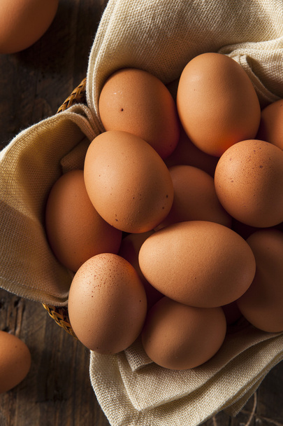 Raw Organic Brown Eggs - Foto, afbeelding