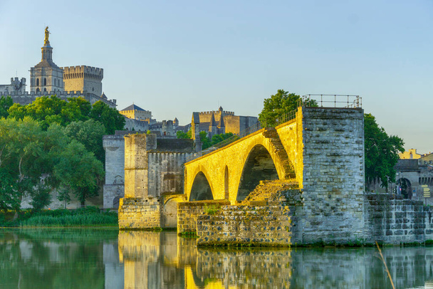 Pont Saint-Benezet, Pápa palota és Rhone folyó Avignonban, Provence, Franciaország - Fotó, kép