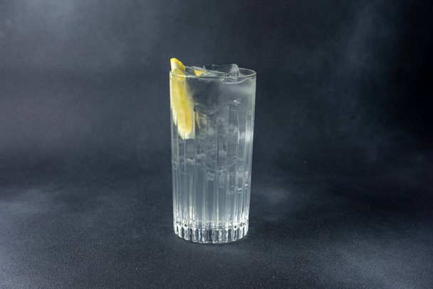 Delicious alcoholic cocktail on a dark background - Foto, afbeelding