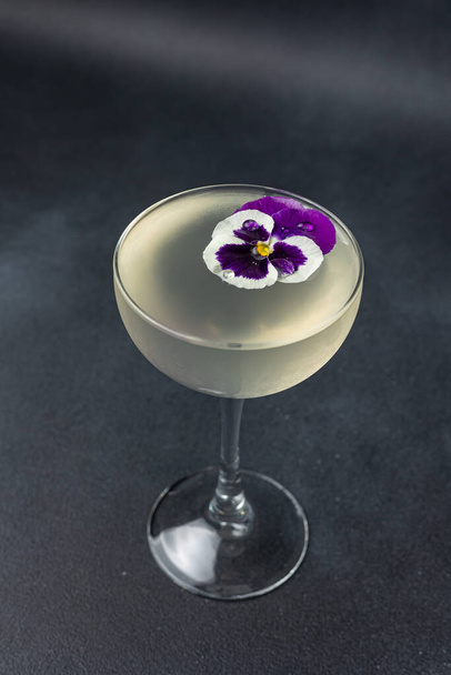 Delicious alcoholic cocktail on a dark background - Fotografie, Obrázek