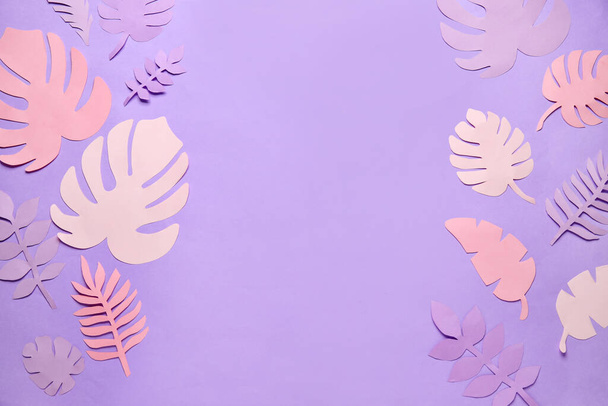 Frame made of different paper tropical leaves on lilac background - 写真・画像