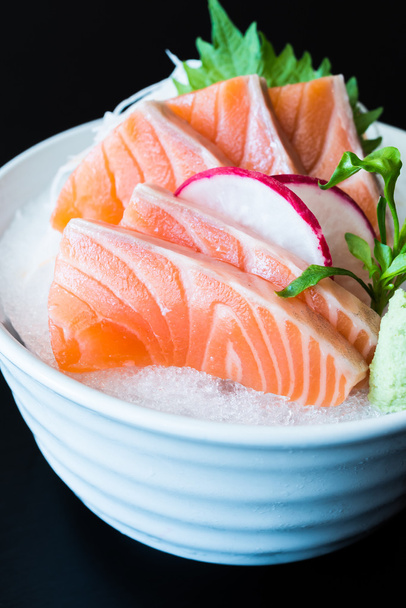 Salmón crudo sashimi
 - Foto, Imagen