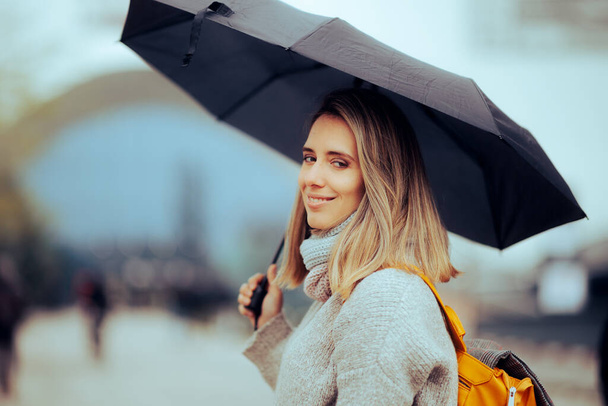 Happy Woman Smiling Walking Outdoors on a Rainy Day - Foto, Imagen