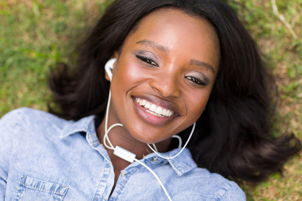 Woman listening to music - Foto, Imagen
