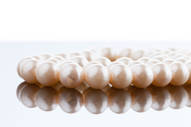 collana di perle nel concetto di moda e bellezza
 - Foto, immagini