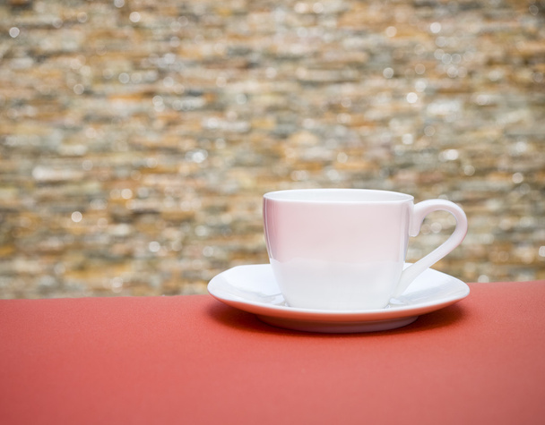 Tasse de café sur canapé avec nature floue backgorund
 - Photo, image