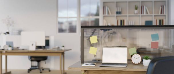 Moderno espacio de trabajo de oficina en una sala de oficina de co-trabajo con maqueta de pantalla blanca portátil en una mesa, notas adhesivas en una partición de vidrio de mesa y silla de oficina. 3d render, ilustración 3d - Foto, imagen