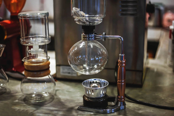 Vacuum coffee maker in a coffee shop - Fotoğraf, Görsel