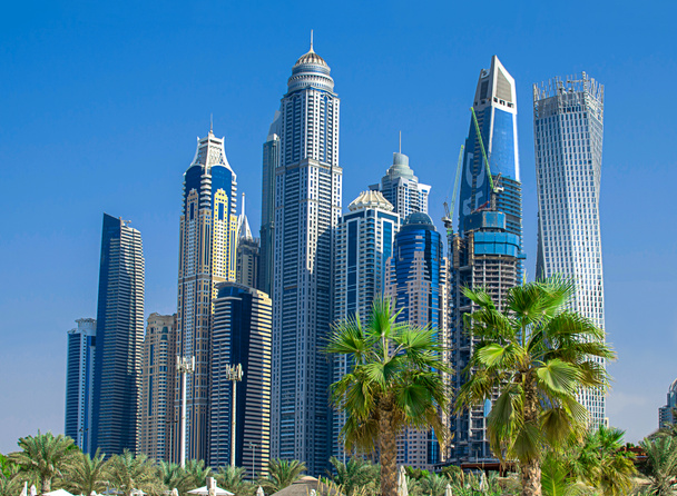 Dubai, Emirati Arabi Uniti. Vista dei grattacieli Dubai Marina in una giornata di sole - Foto, immagini