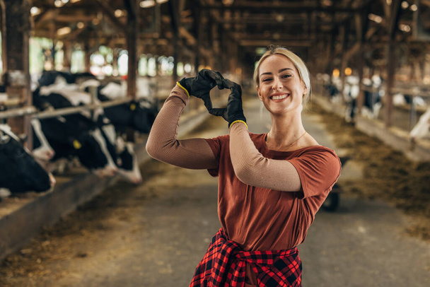 A young Caucasian woman loving farm life. - Foto, Bild