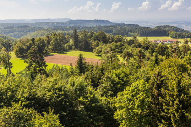 Пейзаж Швабских гор Юра в штате Баден-Вюртемберг, Германия - Фото, изображение