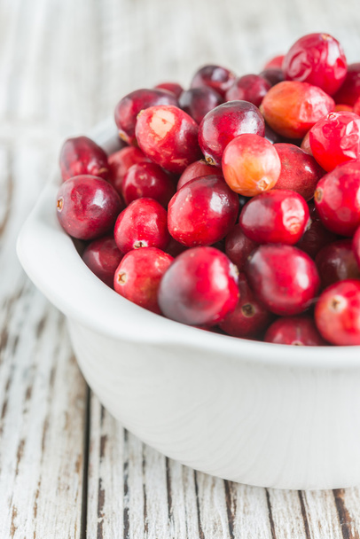 Fresh cranberry in white bowl - Φωτογραφία, εικόνα