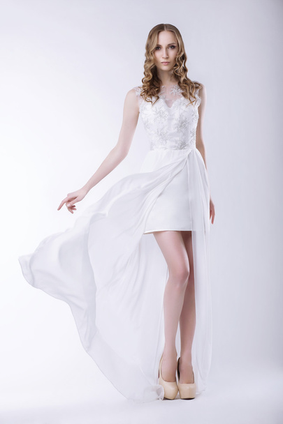 Elegance. Gorgeous Bride in Luxurious Dress - Фото, зображення