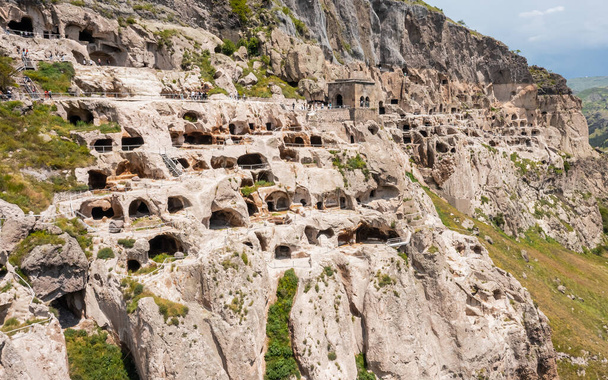 Αεροφωτογραφία της Βαρντζία. Είναι ένα σπήλαιο μοναστήρι στη νότια Γεωργία - Φωτογραφία, εικόνα