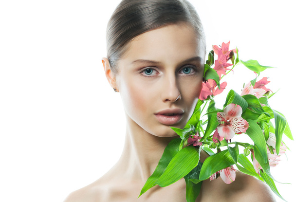 Beauty Portrait. Beautiful Spa Woman with flowers in shoulders. Perfect Fresh Skin. Pure Beauty Model Girl. Youth and Skin Care Concept - Φωτογραφία, εικόνα