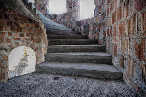 Круглая лестница с ступенями
 - Фото, изображение