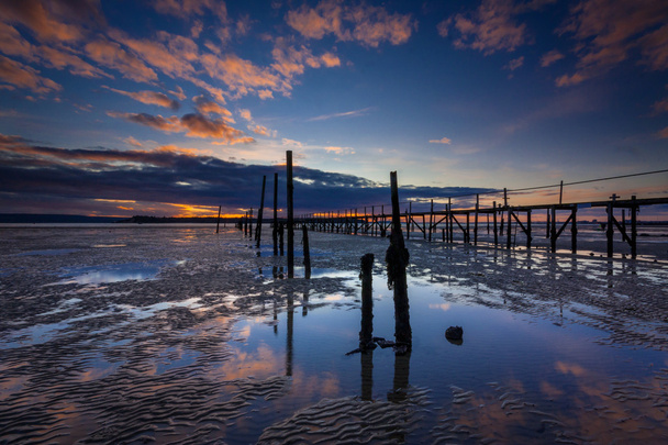 Poole 港の海岸の夕景 - 写真・画像