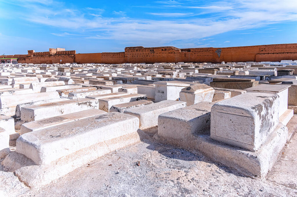 Blick auf den alten jüdischen Friedhof im Viertel Mellah, Marrakesch, Marokko. - Foto, Bild