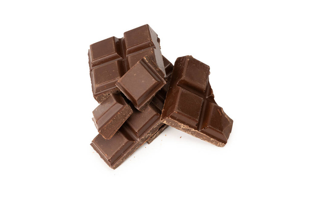 Una barra de chocolate aislada sobre un fondo blanco
.  - Foto, imagen
