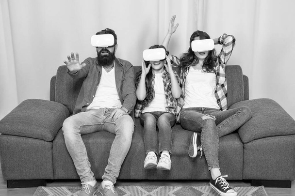modern life. father mother and child wireless VR glasses. virtual reality family. young parents with kid girl use modern technology. mom dad and daughter. digital future and innovation. - Fotoğraf, Görsel