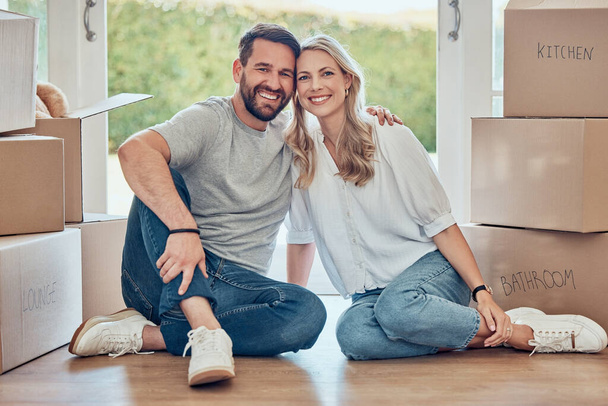 House, portrait and happy couple on floor of new home, real estate and property loan for relocation. Man, woman and partner moving in together for building investment, mortgage and boxes in apartment. - Φωτογραφία, εικόνα