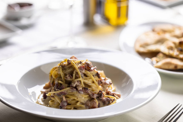 Spaghetti carbonara with eggs, bacon and generous pinch of black pepper. - Photo, Image