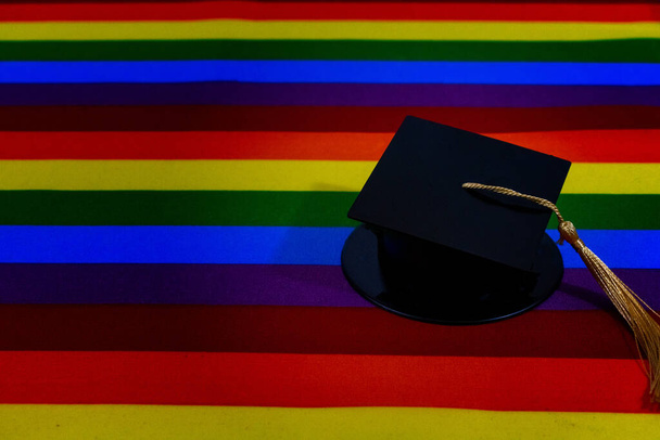 Flaga dumy -LGBTQ + w kapeluszu stopniowania  - Zdjęcie, obraz