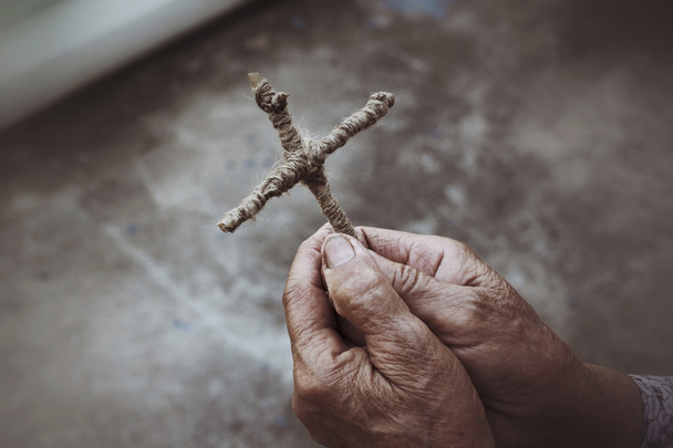 Руки моляться хрестом
 - Фото, зображення