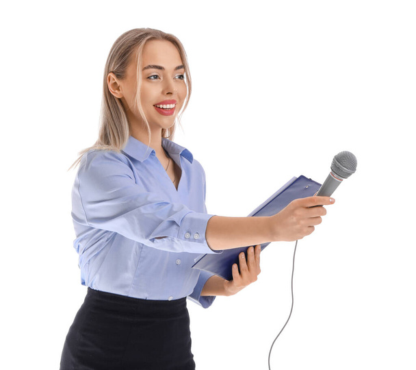 Jornalista feminina com microfone e área de transferência em fundo branco - Foto, Imagem