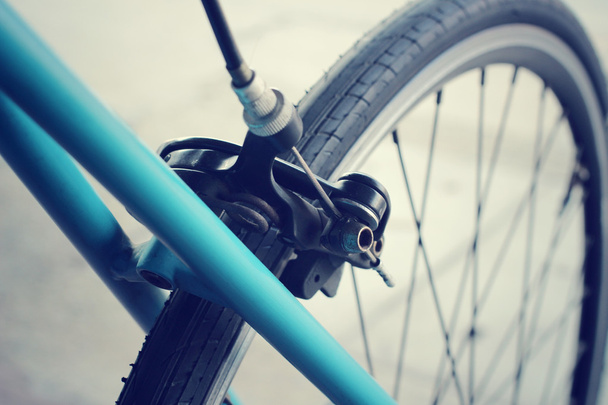 ビンテージ自転車の車輪 - 写真・画像