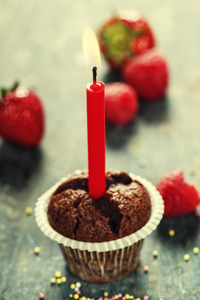Шоколадний кекс зі свічкою
 - Фото, зображення