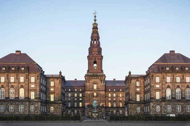 Kopenhag, Danimarka 'daki Christiansborg kraliyet sarayı. - Fotoğraf, Görsel