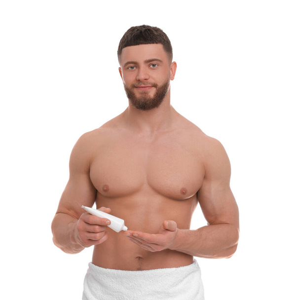 Handsome man applying body cream on white background - Foto, Imagem