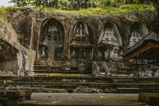 Historical Pura Gunung Kawi temple. Bali ancient architecture, kawi mountain with royal tombs - Fotoğraf, Görsel