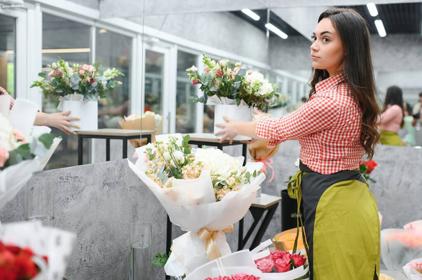 Smiling Woman Florist Small Business Flower Shop Owner. - Fotó, kép