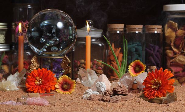 Crystal Ball With Candles and Chakra Stones on Australian Red Sand Meditation Altar - Foto, immagini