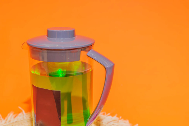 The Transparent Water Pitcher is designed to provide you with a clear and refreshing hydration experience. - Foto, imagen