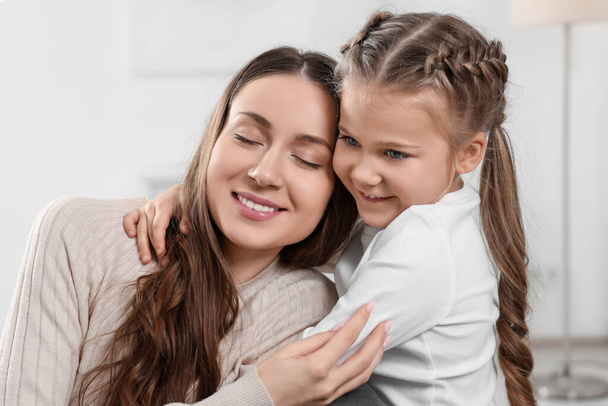 Happy mother with her cute daughter at home - Фото, изображение