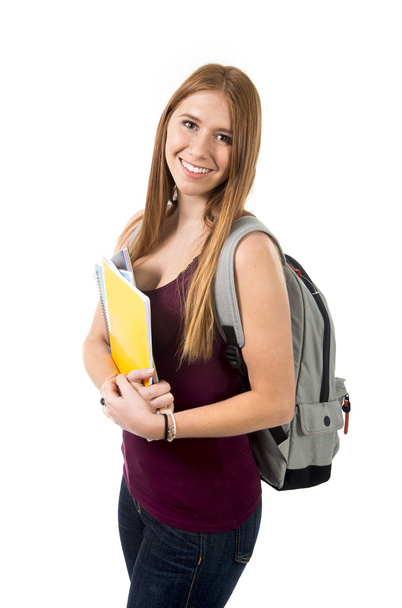 κοπέλα όμορφη κολέγιο φοιτητής που μεταφέρουν σακίδιο και βιβλία που θέτουν χαρούμενος και σίγουρος στο Πανεπιστήμιο έννοια εκπαίδευσής - Φωτογραφία, εικόνα