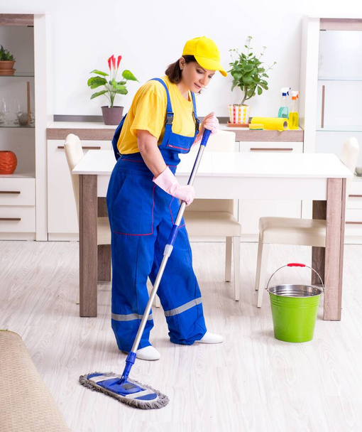 The old female contractor doing housework - Photo, Image