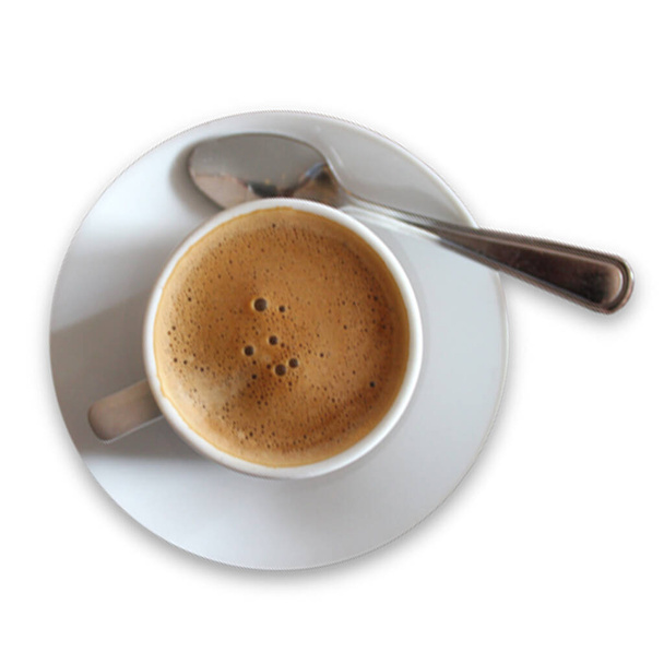 Töltse fel nézet fekete kávé fehér bögre illeszkedik a kávézó koncepció. - Fotó, kép