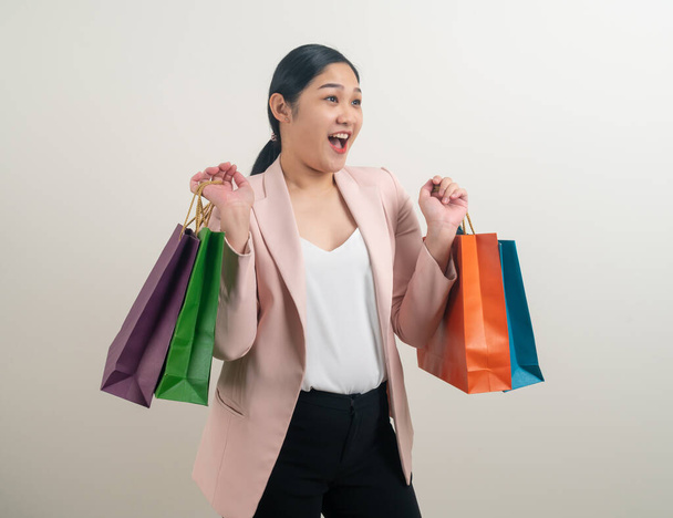 Asian woman holding shopping bag on hand with white background - Valokuva, kuva
