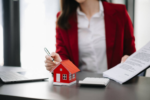 Considering buying a home, investing in real estate. female Broker signs a sales agreement. agent, lease agreement, successful deal - 写真・画像