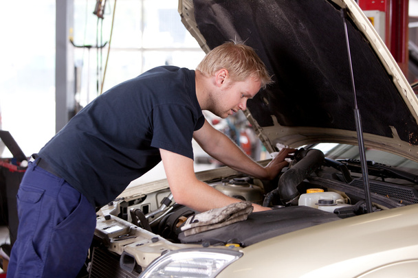 Mechanic Fixing Car - Foto, Imagem
