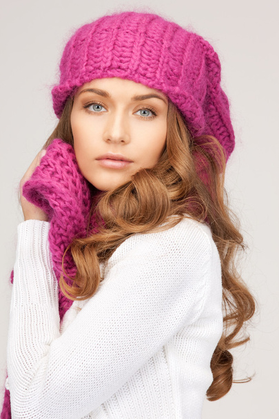 Beautiful woman in winter hat - Foto, immagini