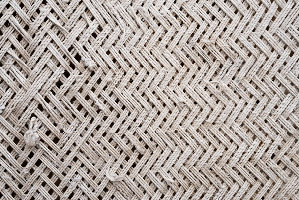 伝統的なベッドを作るために織り込まれた白い綿のロープパターン. - 写真・画像