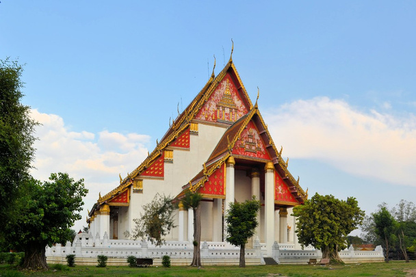 Tay Budist tapınağı eski başkenti Ayutthaya içinde - Fotoğraf, Görsel