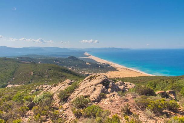 Doğanın cenneti, Kaptan Negro, Kuzey-Batı Tunus 'ta Deniz, Orman ve Dağların birleştiği yer. - Fotoğraf, Görsel