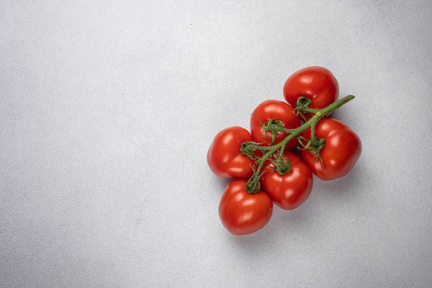 Red tomatoes in the background. Close up - Foto, Imagen