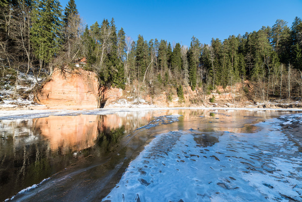 frozen river in winter - Fotografie, Obrázek